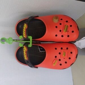 Let's Take a Bite! Crocs classic clog Hershey Reese's Orange Jr 5 EVA NWT No Box